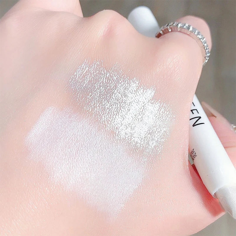 MUGE LEEN
Brightening Flash Waterproof White Eyeliner Pencil